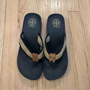Tory Burch Navy and Tan Canvas Flip Flops SZ 9M